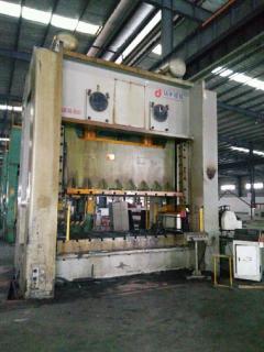 2台 j36-250吨压力机4台 300吨压力机2台 315吨压力机7台等冲压设备价