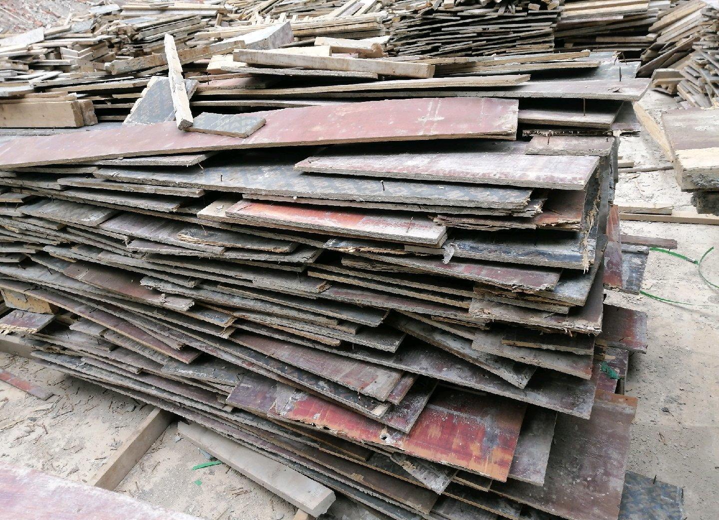 建筑工地剩余一批旧方木 旧模板 废木料
