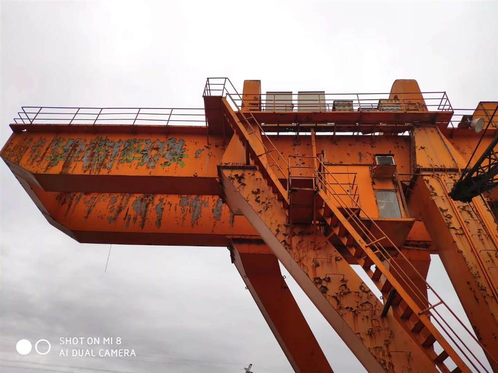 上海转让32/10TA型龙门吊一台，跨度30米，外悬10+15米，有效高度12米