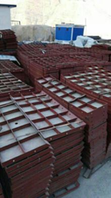 新疆3万吨钢莫板出售