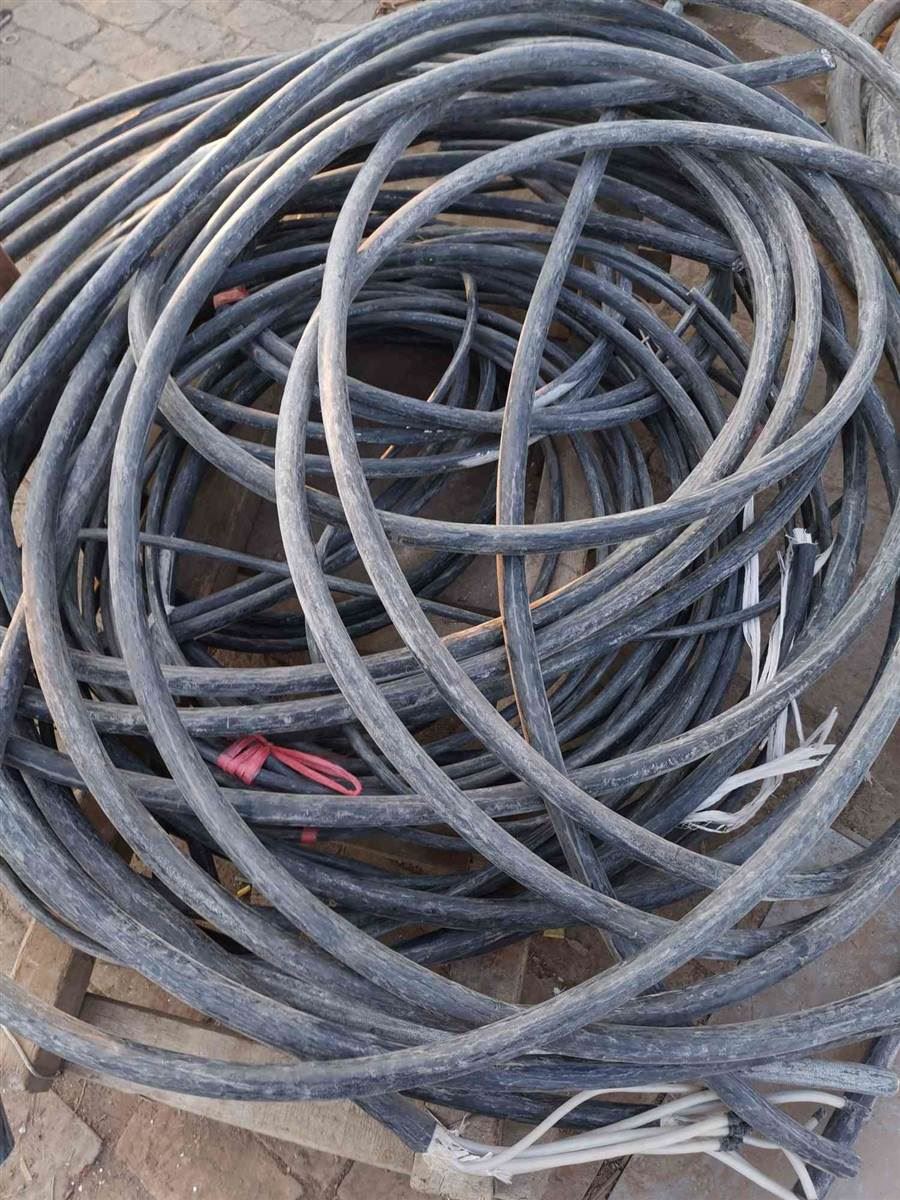 回收废电缆