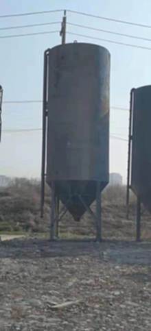 江苏镇江低价处理两个60吨水泥罐