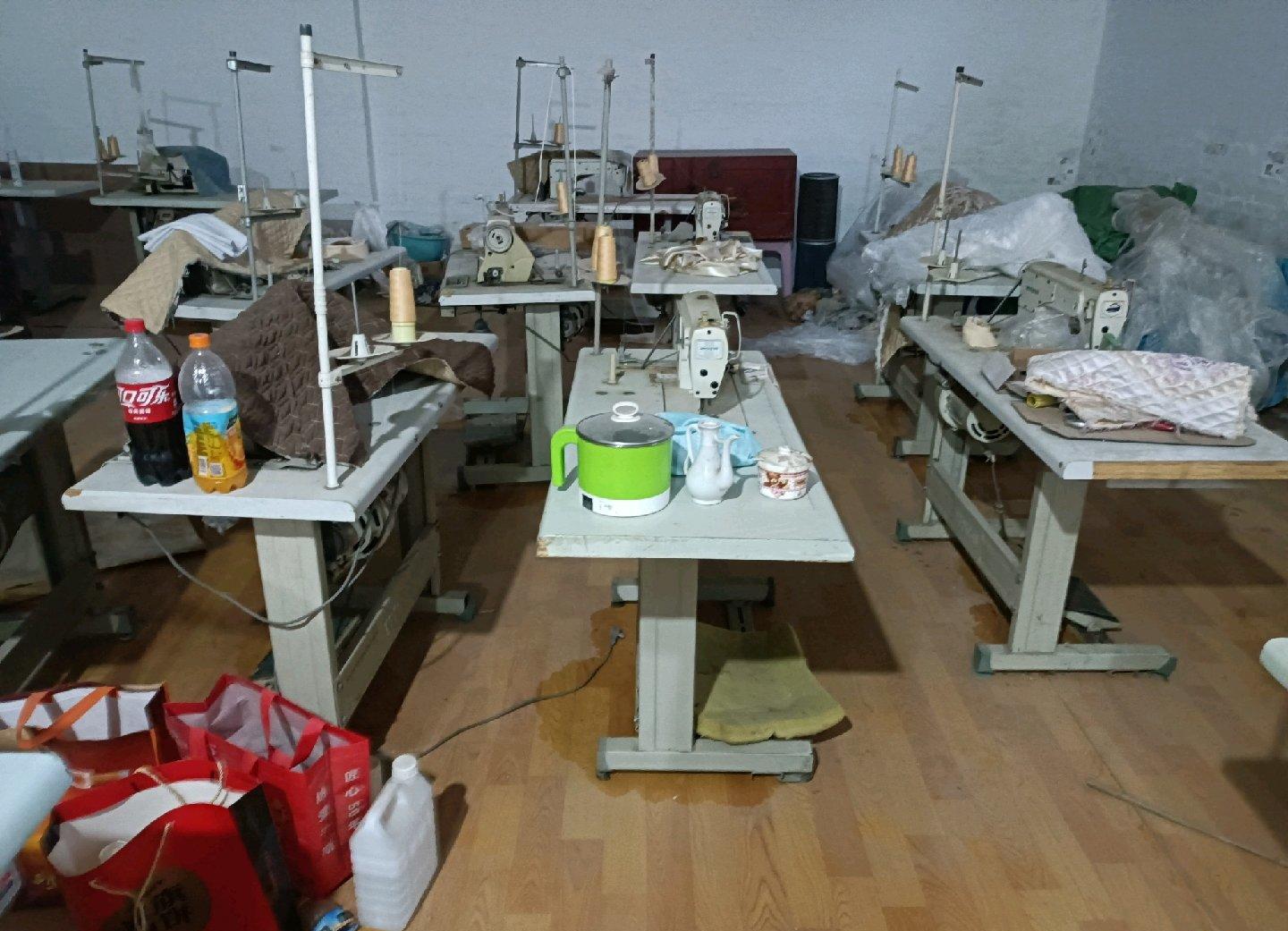 服装厂倒闭对外低价转让缝纫设备
