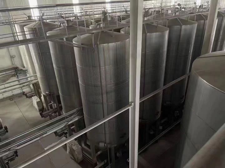 回收大量白酒红酒发酵罐二手不锈钢储罐