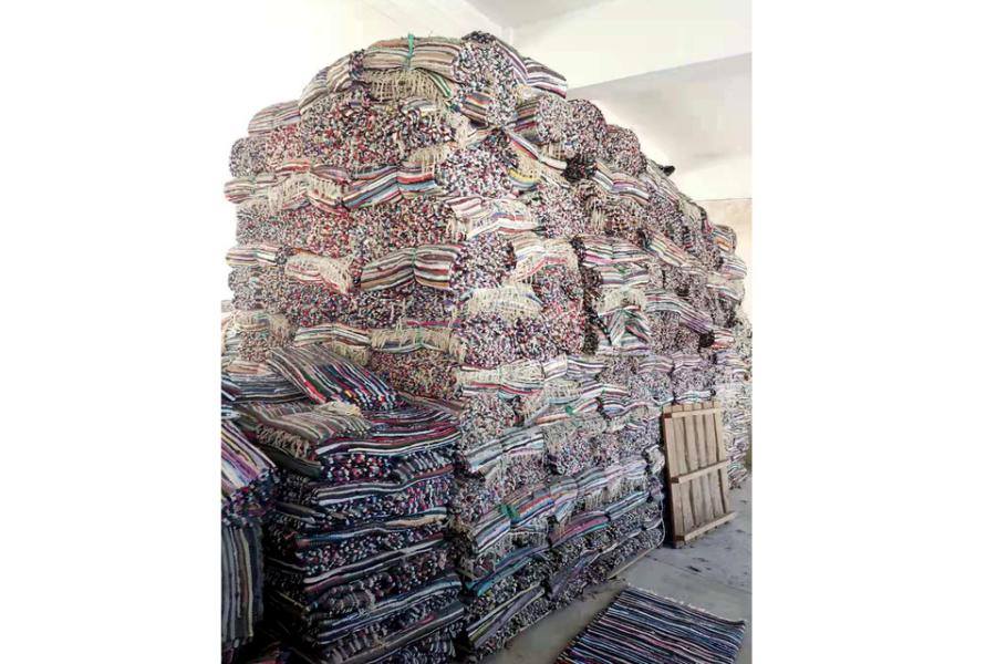 47吨约9.5万条朝拜毯地毯废旧物资一批网络拍卖公告
