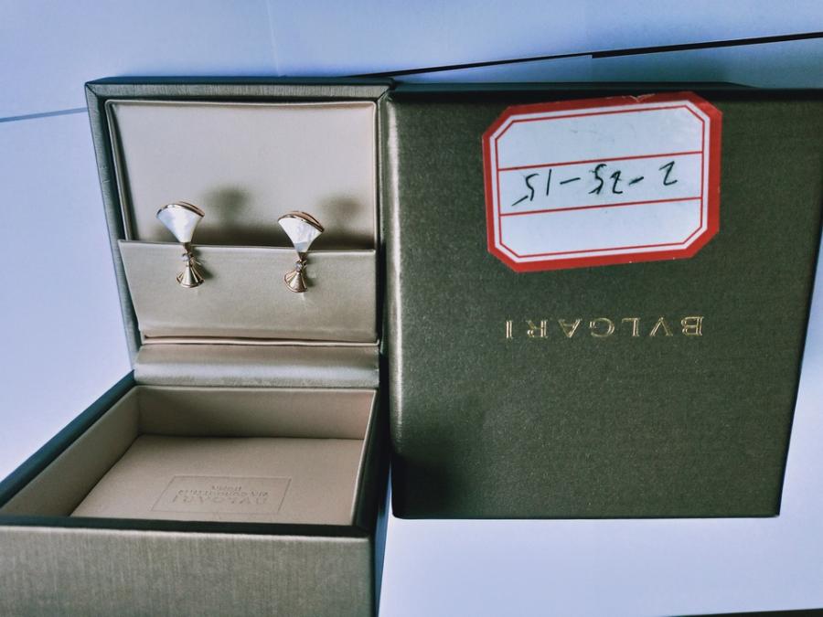 宝格丽BVLGARI品牌750玫瑰金白色贝母女生耳钉网络拍卖公告