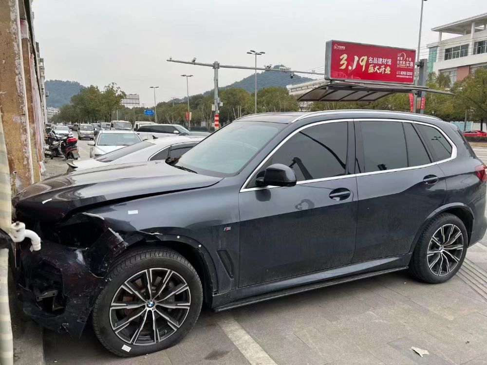 保险事故车2021年宝马X5 xDrive M运动套件网络拍卖公告