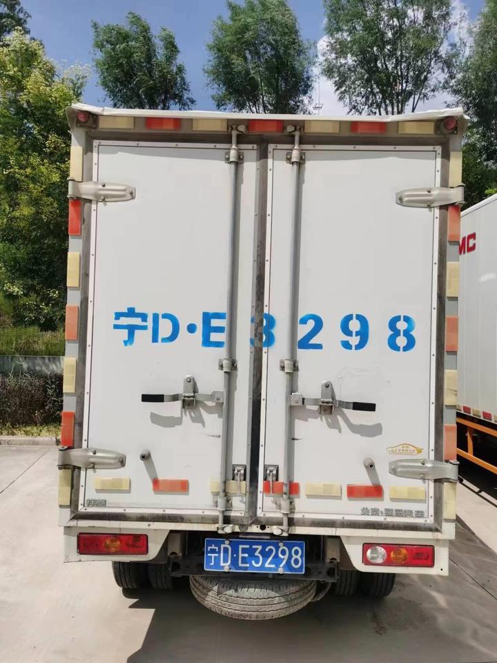 宁DE3298福田牌单排后双胎厢式货车网络拍卖公告