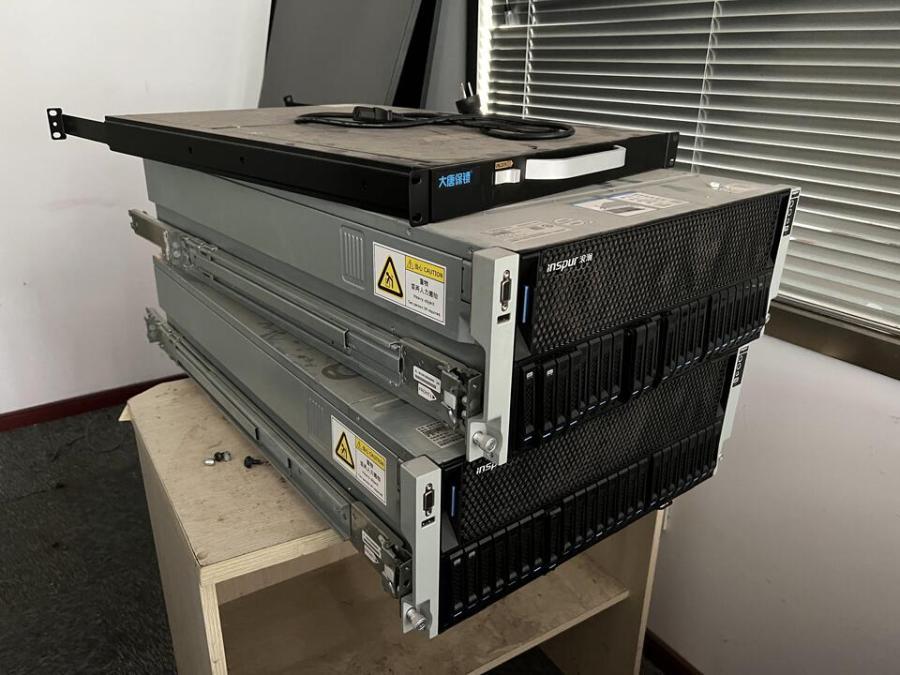 服务器和存储系统已拆硬盘切换器 网络设备 机柜网络拍卖公告
