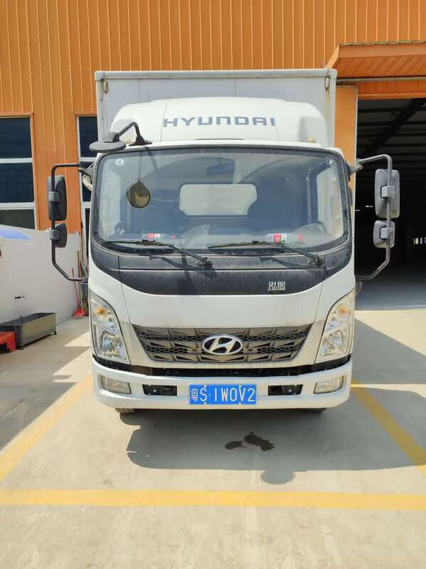 粤S1W0V2现代牌轻型厢式货车网络拍卖公告
