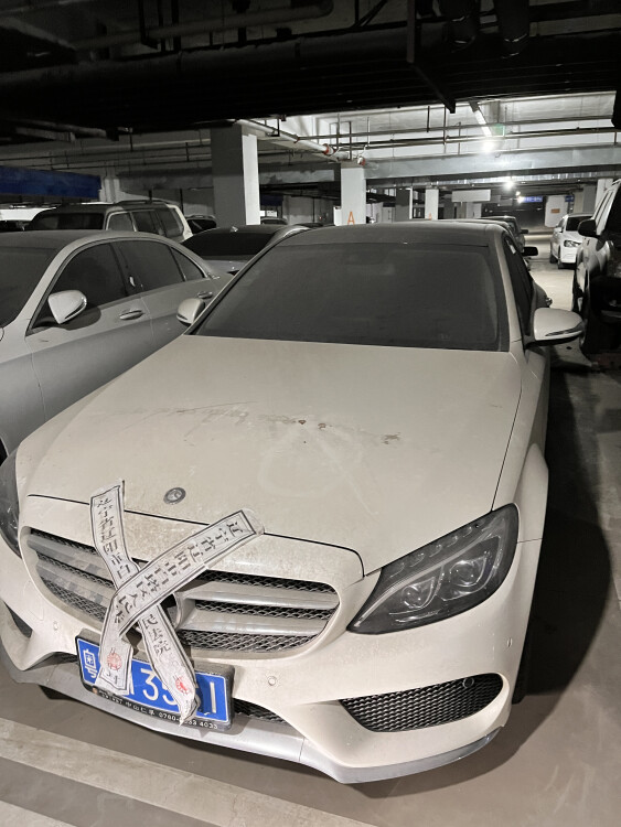 粤T135S1白色奔驰梅赛德斯轿车网络拍卖公告