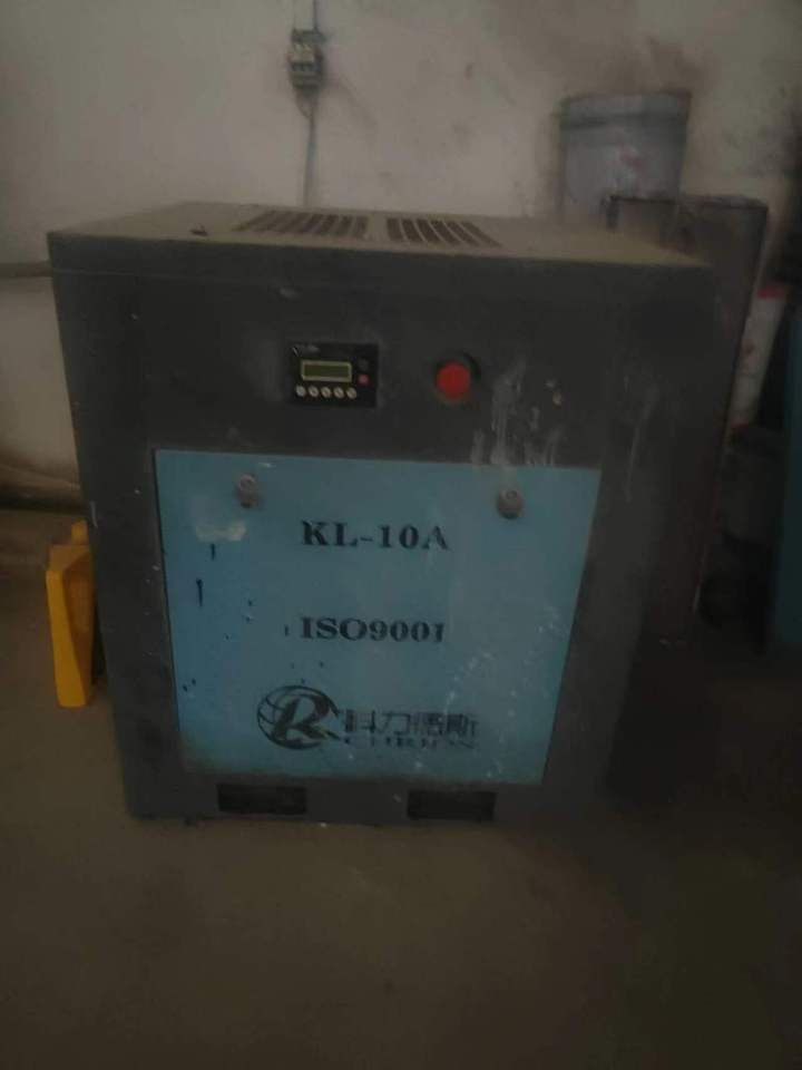 运达汽车维修服务中心机器设备螺杆式空压机1台规格KL10A网络拍卖公告