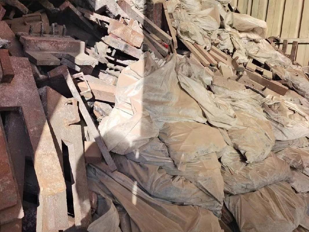 约100吨废旧导电板表面附着微量电解质及绑带支架华星稀土出售招标