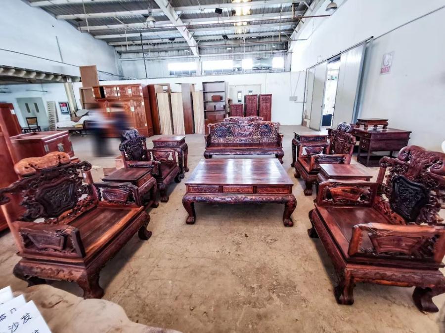 家具公司所有红木车间沙发十件套网络拍卖公告