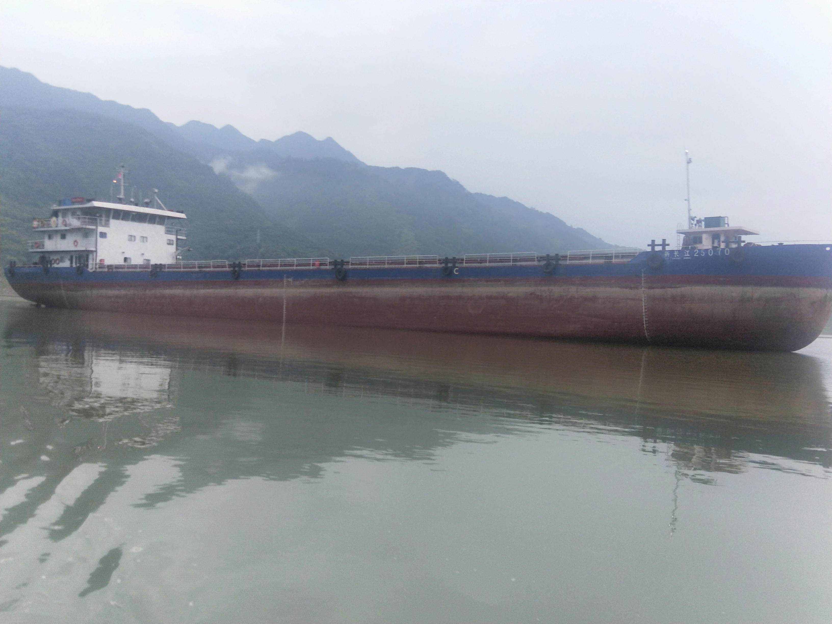 公司持有的“新长江25070”散货船出售招标