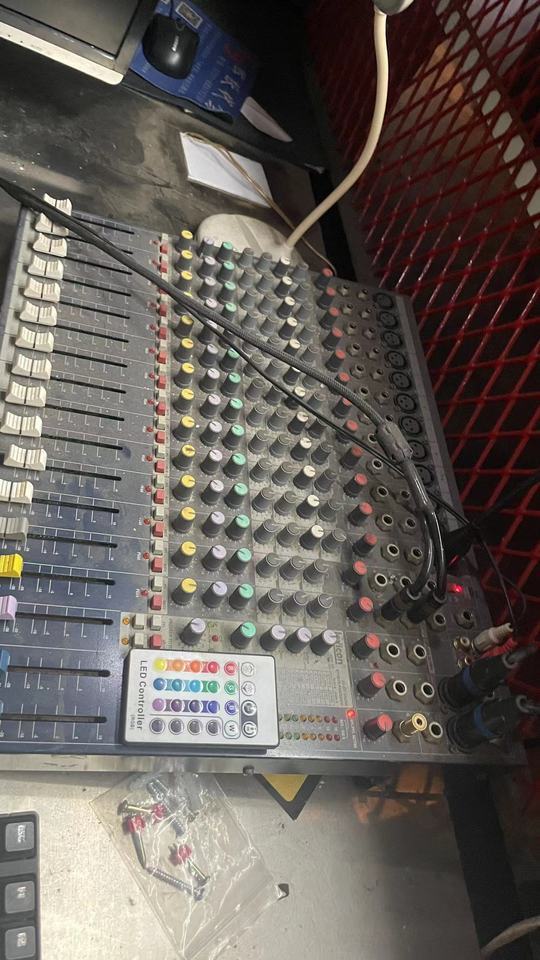 英国马田LX2000酒吧音响设备6个功放12个音箱网络拍卖公告
