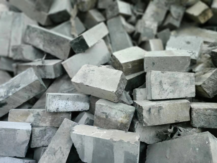 数千吨钙镁砖拍卖公告