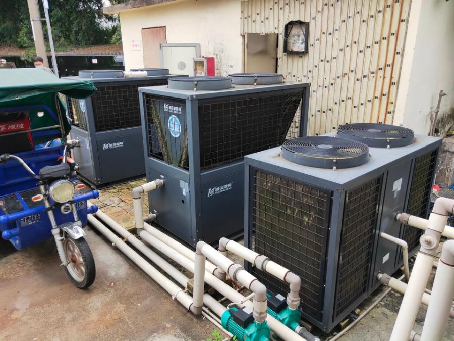 太阳能板26个 60立方储水罐4个 10立方储水罐4个 普瑞思顿高温热泵热水机3台网络拍卖公告