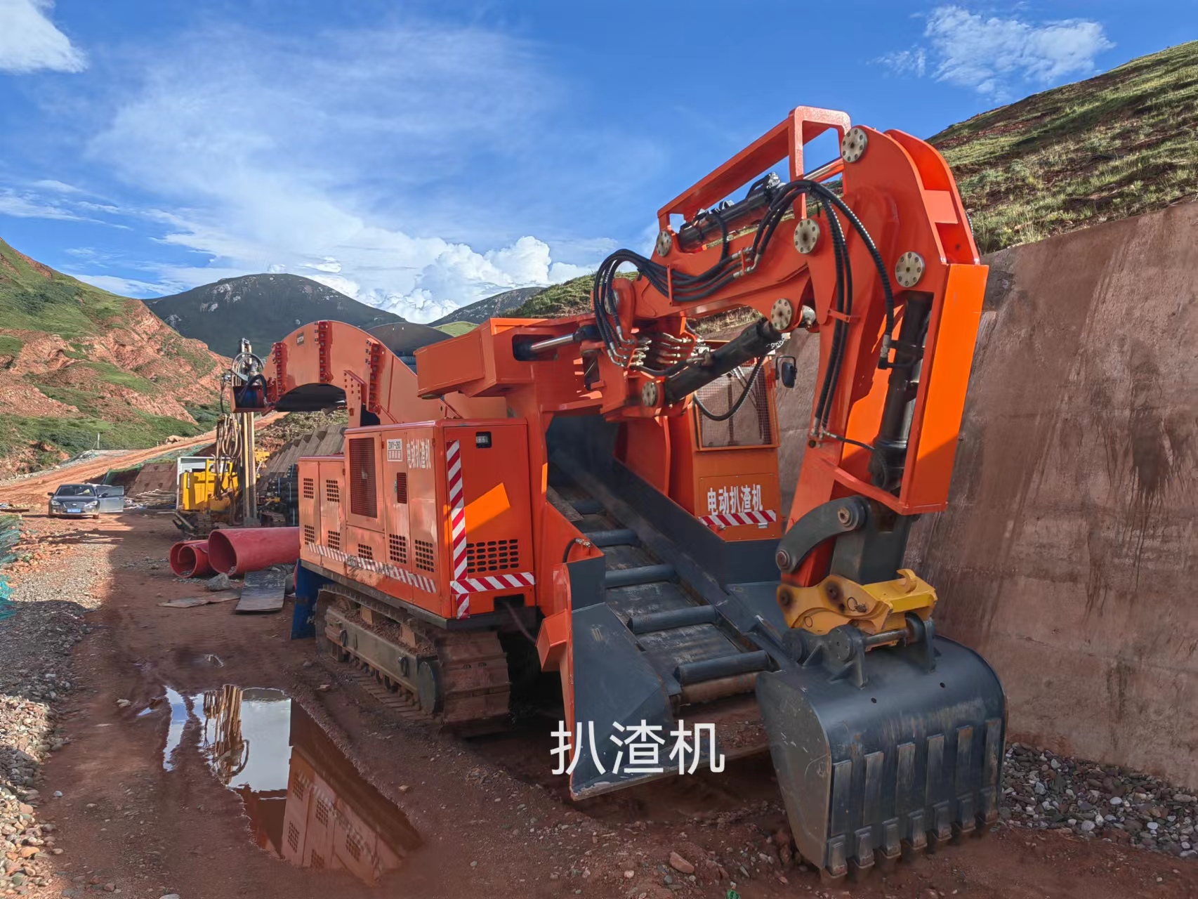 西藏某企业挖掘式装载机一台