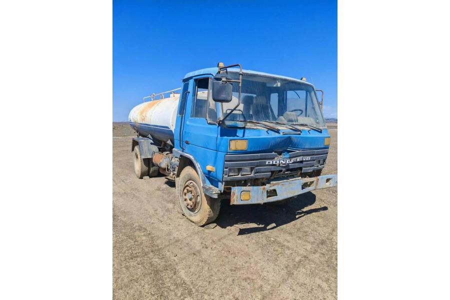 新疆哈密某企业废旧设备一批（洒水车、汽车起重机）网络拍卖公告