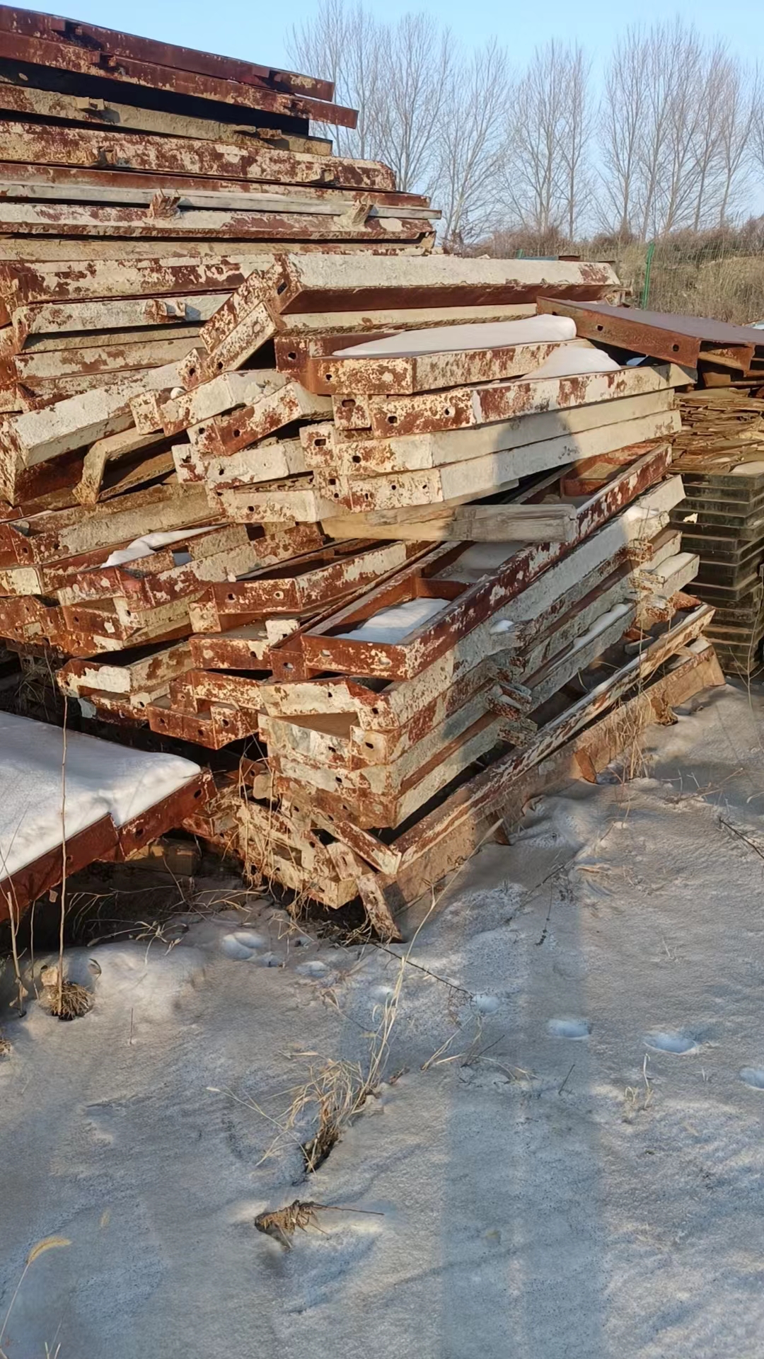 企业废旧钢模板一批拍卖公告