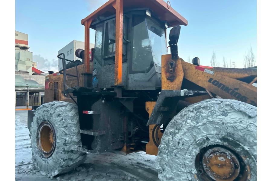 内蒙古自治区 - 包头市某企业处置机械设备铲车一批网络拍卖公告