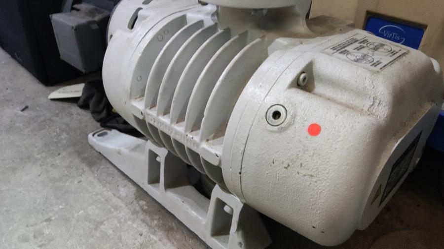 F75废旧设备进口德国莱宝罗资真空泵重达200斤左右网络拍卖公告