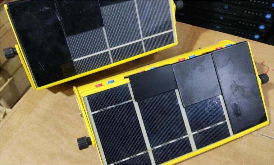 F546废旧设备便携太阳能充电器2件网络拍卖公告