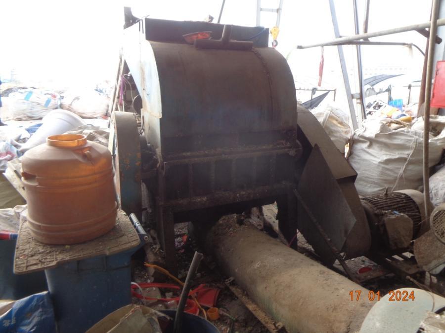 小古力吐村中义废旧塑料加工厂内塑料粉碎设备网络拍卖公告