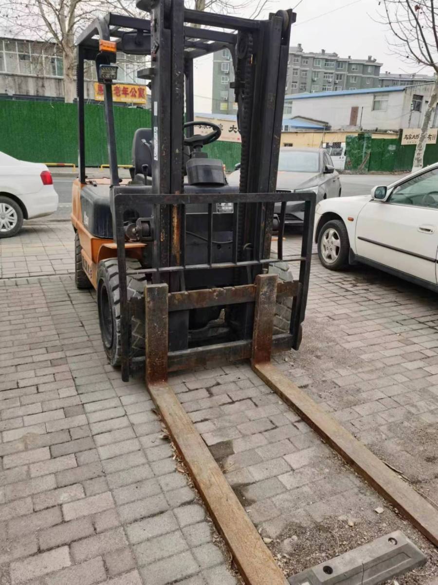 标二：汇权拍卖：杭州牌3吨叉车一台网络拍卖公告