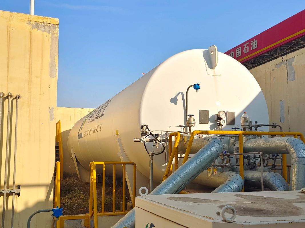 能源公司LNG储气罐 LNG加压撬 LNG加液机 高压水浴式加热器等一批闲置机器设备出售招标