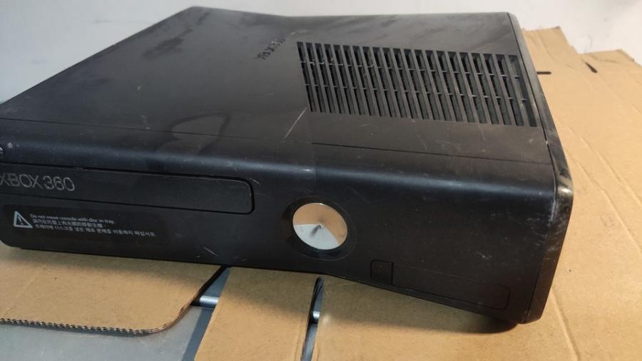 F945单位淘汰报废xbox360游戏机未测试 无配件网络拍卖公告