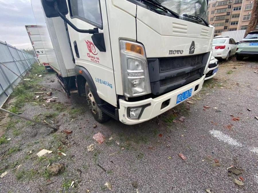 闽DL1R79豪沃牌轻型厢式货车网络拍卖公告