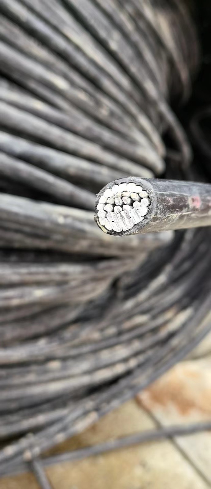 浙江省台州市废旧铝芯电缆和变压器一批（约45吨，含变压器3台）网络拍卖公告