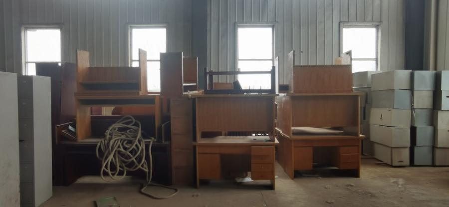 一批废旧办公桌椅 铁皮柜网络拍卖公告