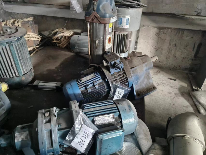 四川环球绝缘子有限公司持有的一批废旧物资(杂铁、废模具、 废电机、废定位罩、废玫德木箱)出售招标