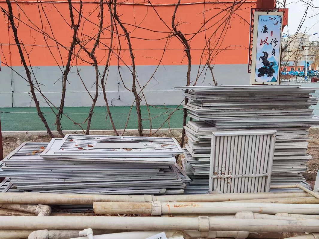 东宁市第二中学一批废旧焊接钢管 储物柜 塑钢窗等报废资产出售招标