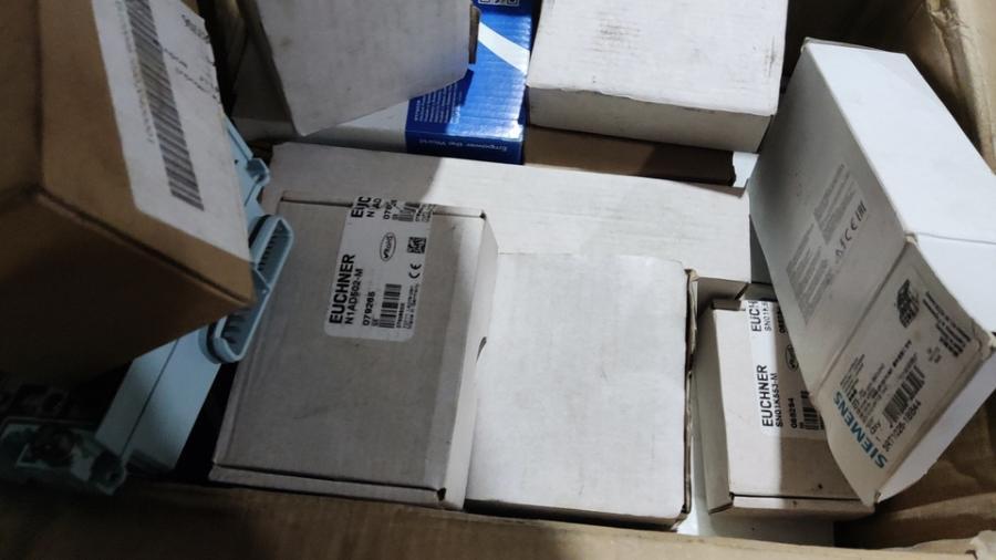 京械335废旧设备淘汰西门子模块和各种电力设备一箱以照片为主网络拍卖公告
